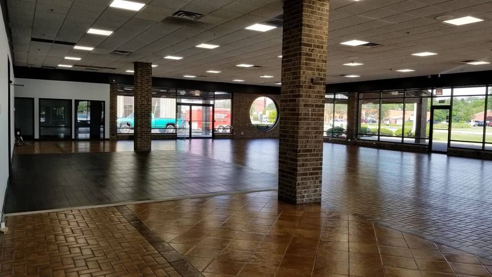 Auto Dealer / Service Facility: 6420 Joliet Rd, Countryside, IL 60525